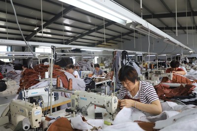 家門口就業，群眾腰包鼓起來——服飾產業發展的惠民之道